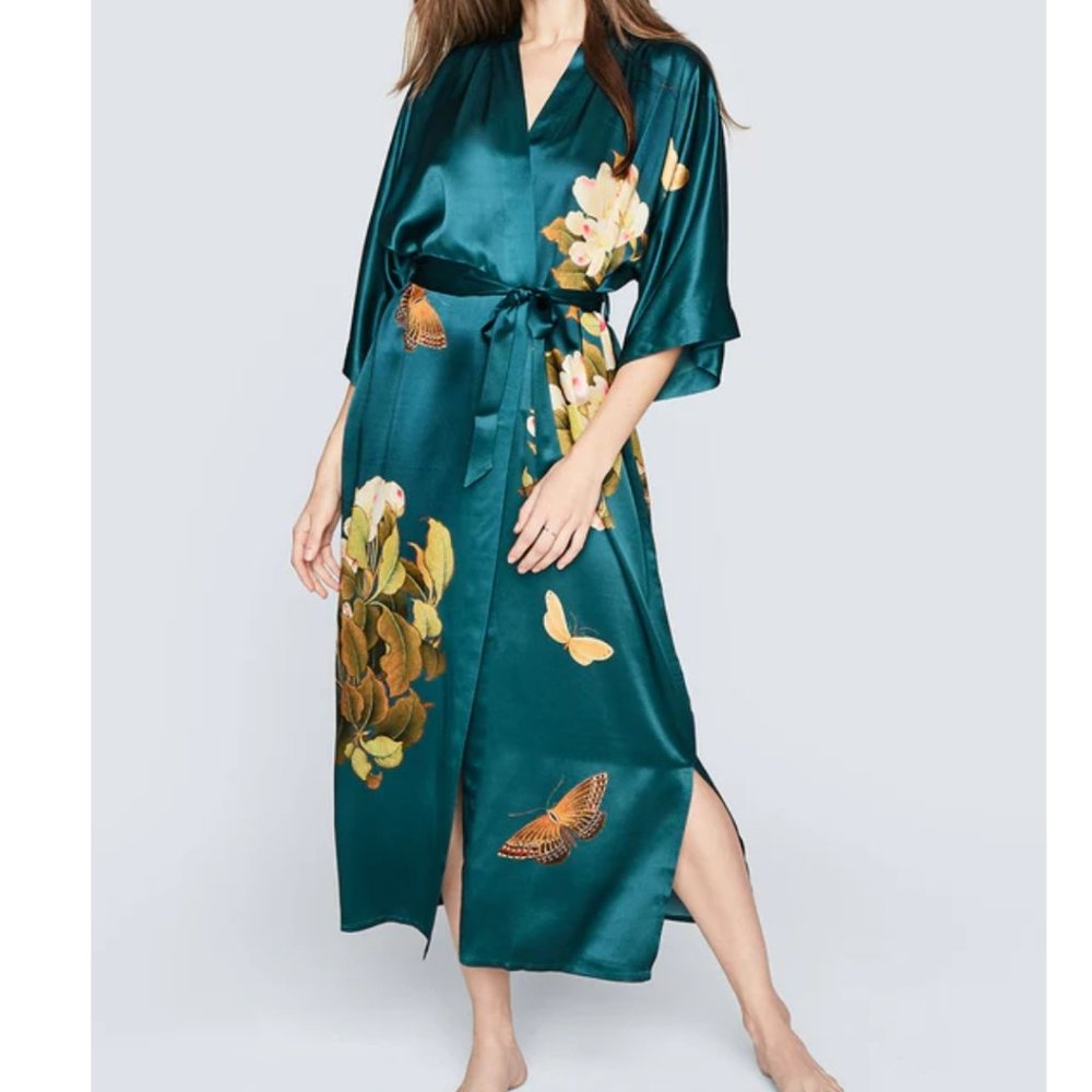 kim + ono WASHABLE SILK PEONY & BUTTERFLY KIMONO ROBE
